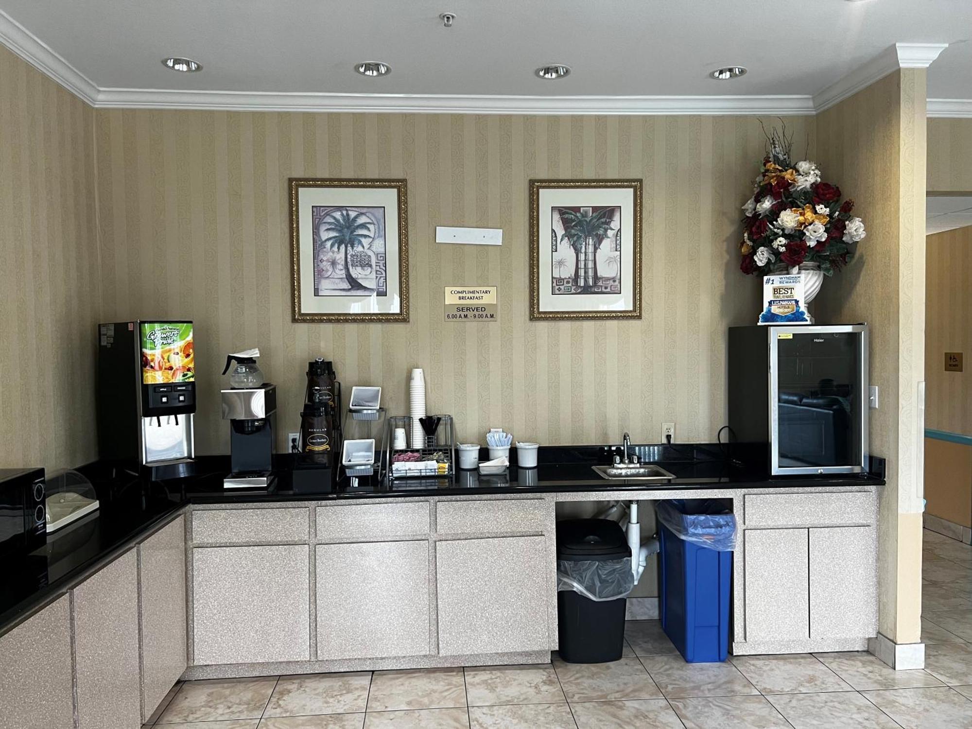 Hotel Super 8 By Wyndham Brookshire Tx Exterior foto